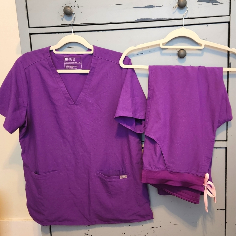 Women's Figs Scrub set